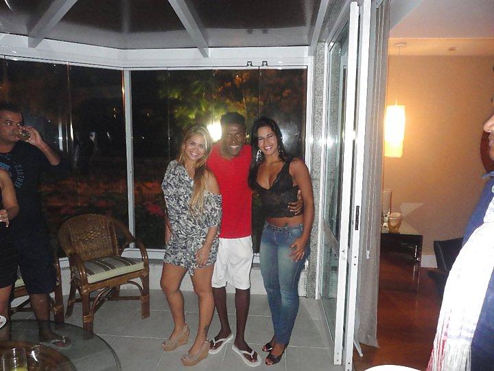 25P Ugly soccer Player with beautifull Girls