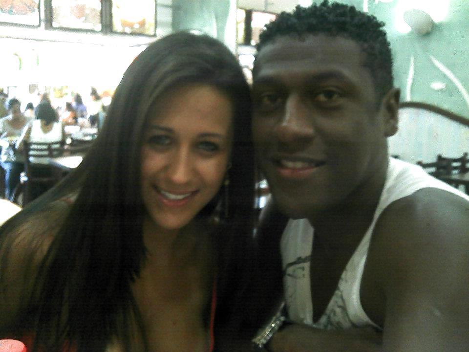 25P Ugly soccer Player with beautifull Girls