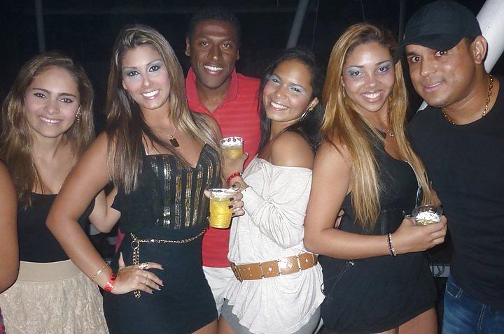 25P Ugly soccer Player with beautifull Girls