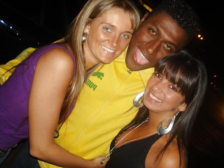 25P Ugly soccer Player with beautifull Girls