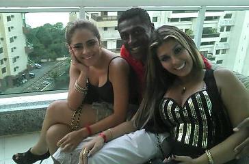25P Ugly soccer Player with beautifull Girls