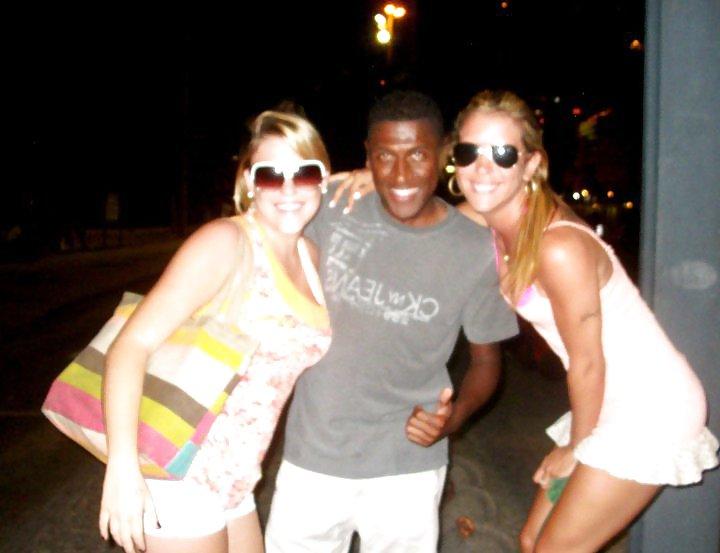 25P Ugly soccer Player with beautifull Girls