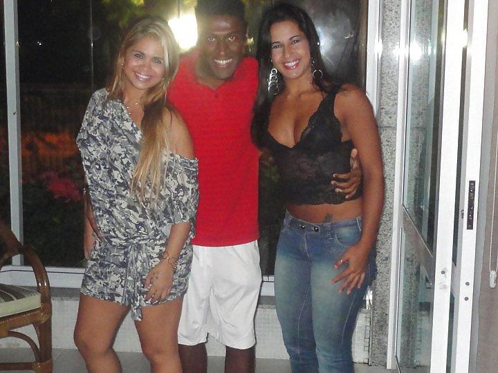 25P Ugly soccer Player with beautifull Girls