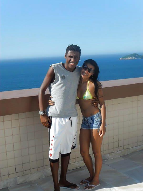 25P Ugly soccer Player with beautifull Girls