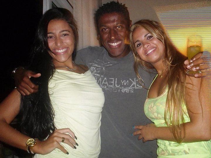 25P Ugly soccer Player with beautifull Girls