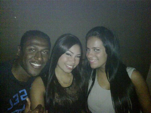 25P Ugly soccer Player with beautifull Girls