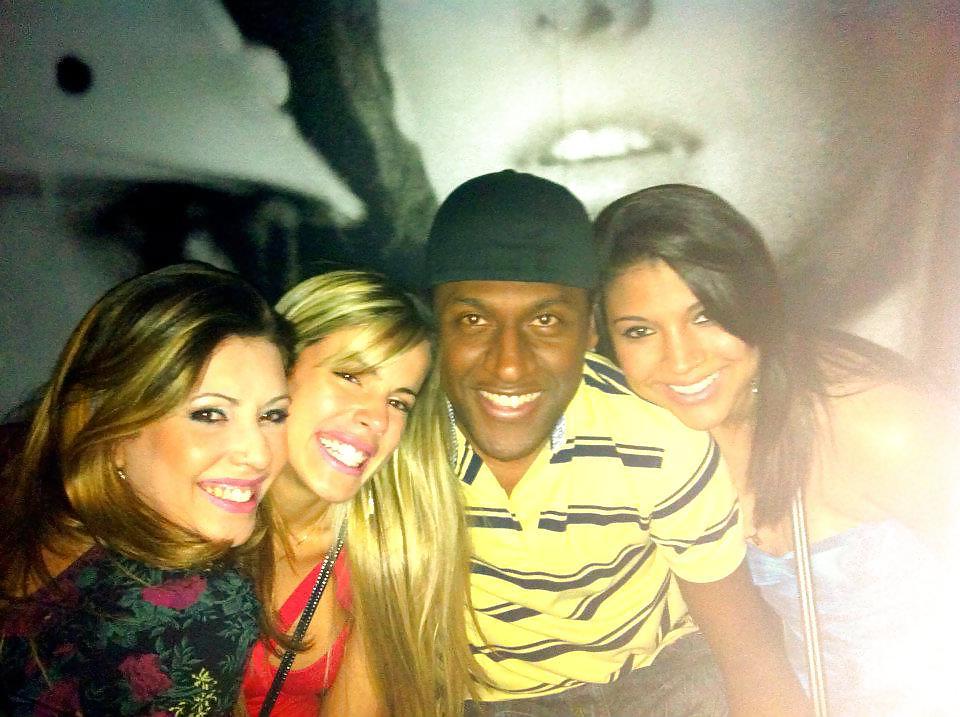 25P Ugly soccer Player with beautifull Girls