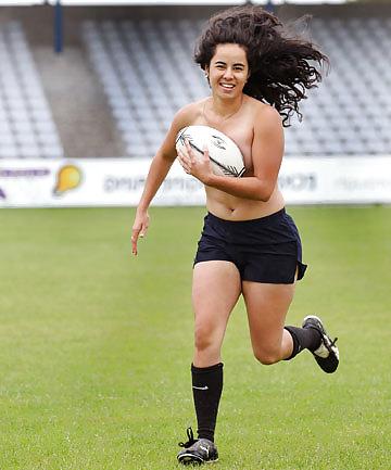 21P Dirty Rugby Girls