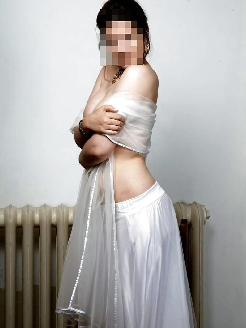15P Indian In Traditional Dress PLZ COMMENT FOR SUCH A BEAUTY