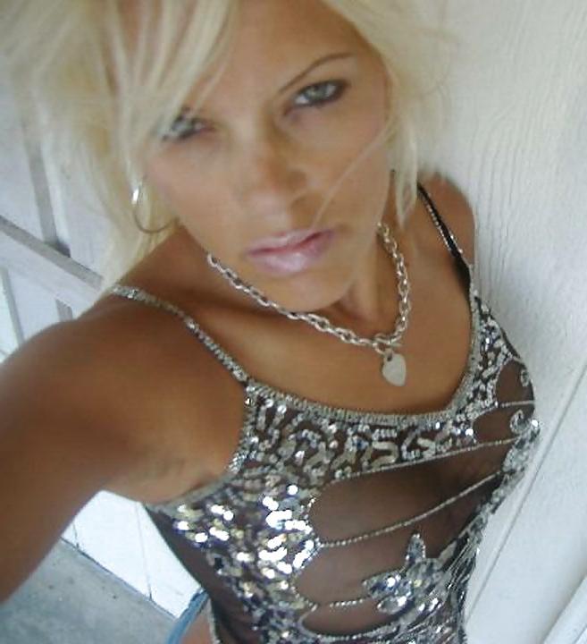 25P Busty Blonde Homemade Milf