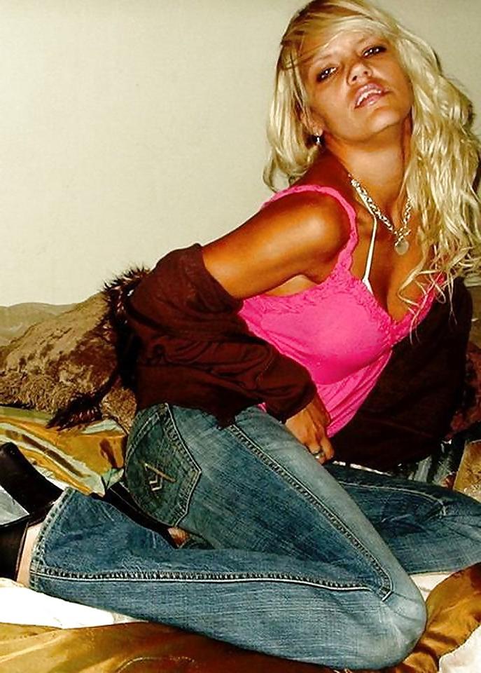 25P Busty Blonde Homemade Milf