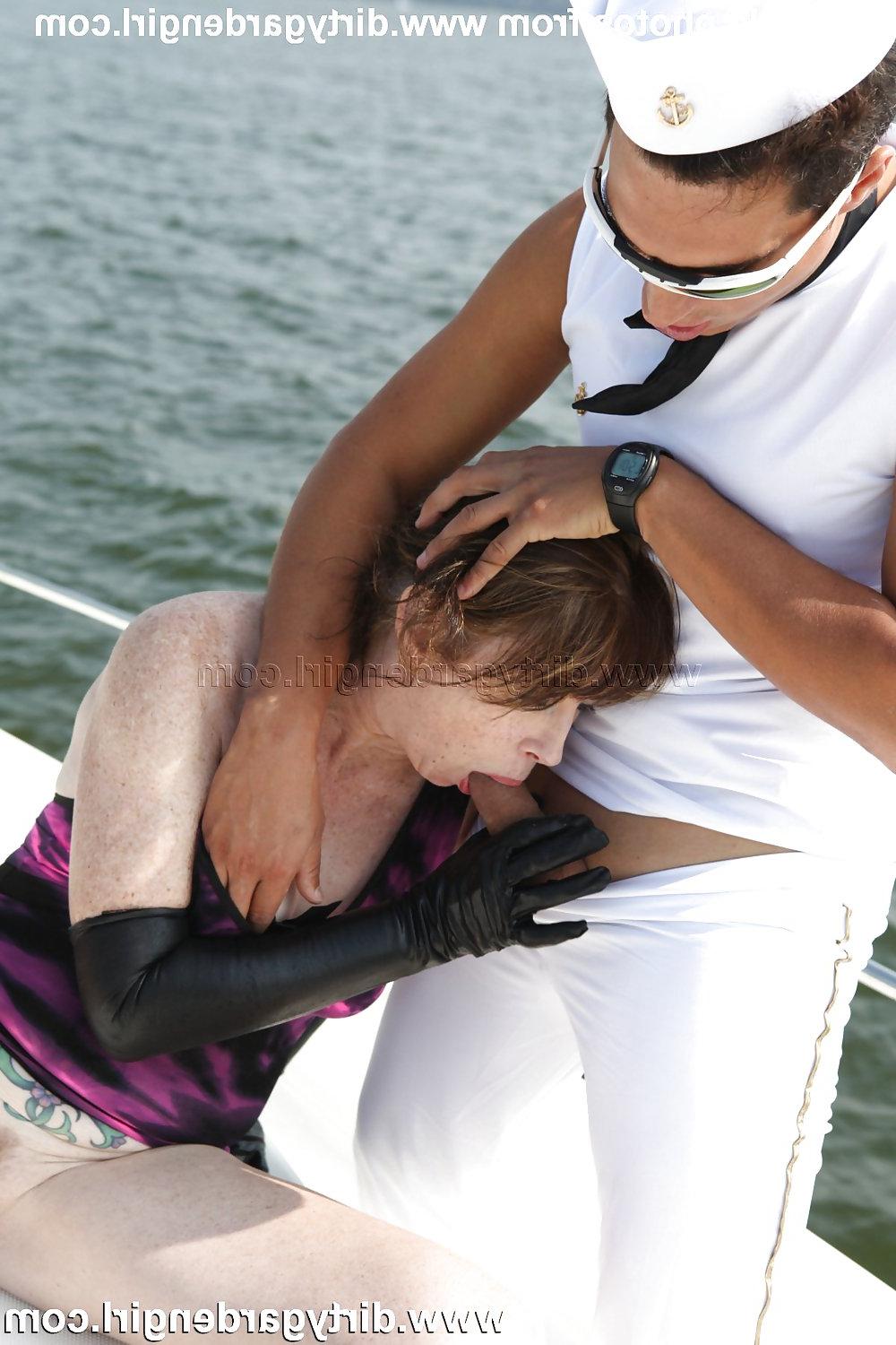 15P Frenk Torelli and Dirtygardengirl boat prolapse fist & fuck