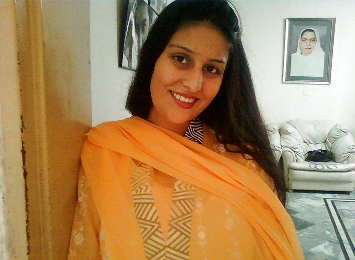 10P Beautiful Pakistani Girl from Kharian 