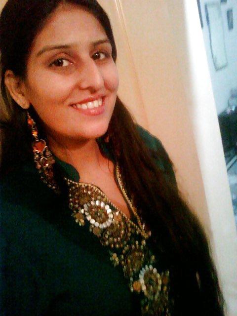 10P Beautiful Pakistani Girl from Kharian 