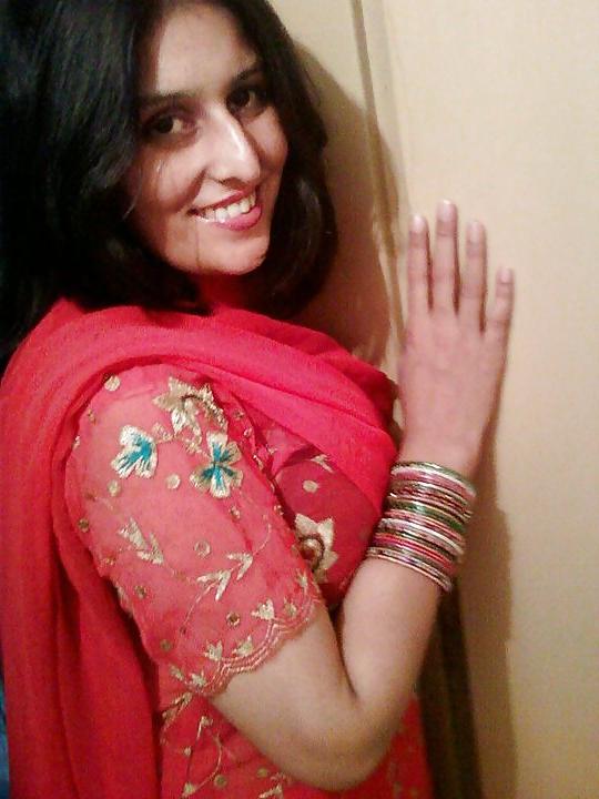10P Beautiful Pakistani Girl from Kharian 