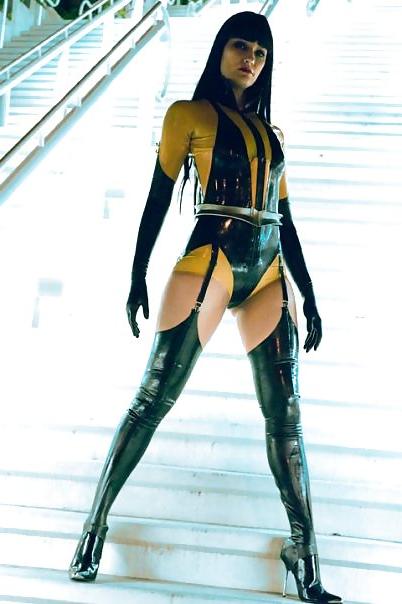 25P Hot Cosplay Girlz