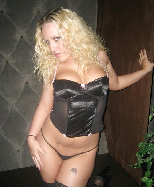 25P Blondie Busty Milf