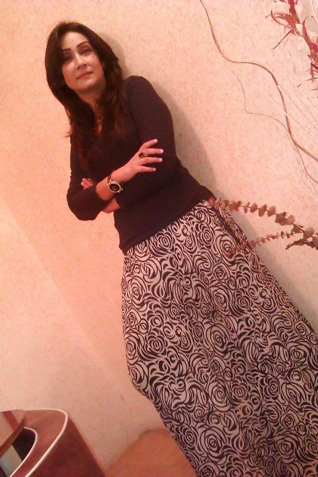 24P Pakistani Milf Shazia for big black cocks and cumshots