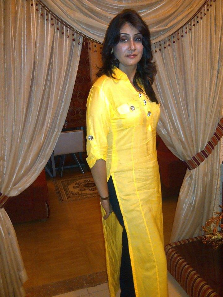 24P Pakistani Milf Shazia for big black cocks and cumshots