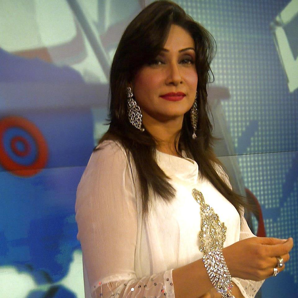 24P Pakistani Milf Shazia for big black cocks and cumshots