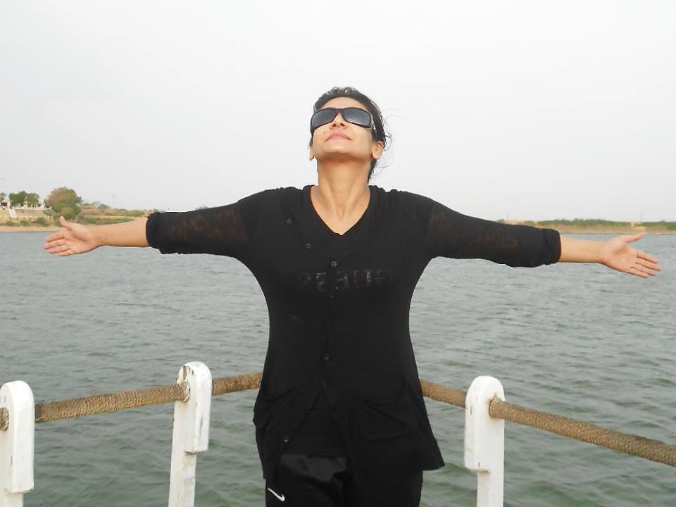 24P Pakistani Milf Shazia for big black cocks and cumshots