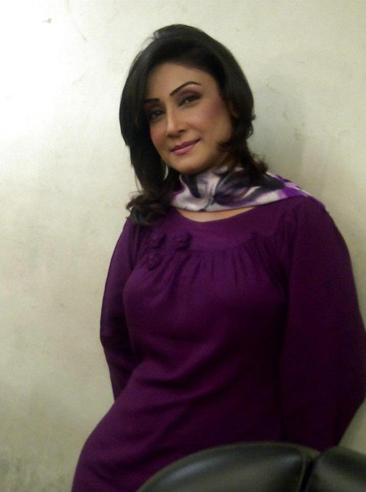 24P Pakistani Milf Shazia for big black cocks and cumshots