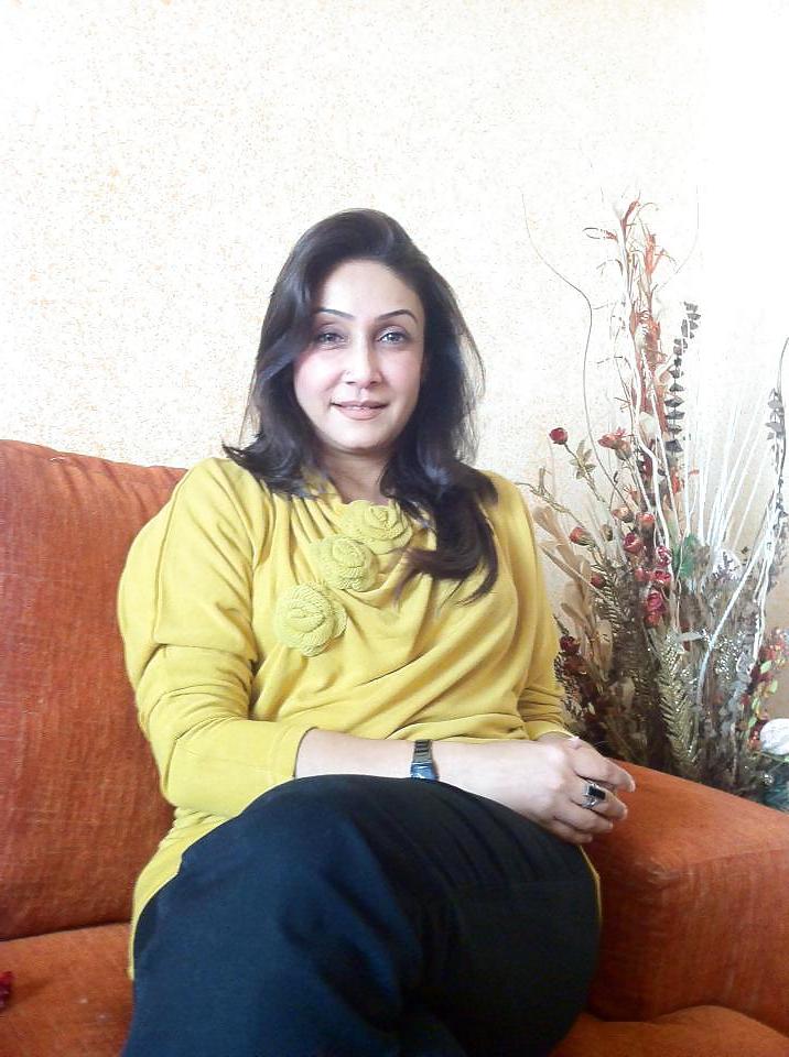 24P Pakistani Milf Shazia for big black cocks and cumshots