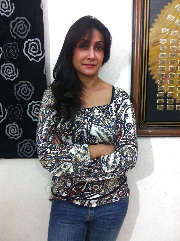 24P Pakistani Milf Shazia for big black cocks and cumshots