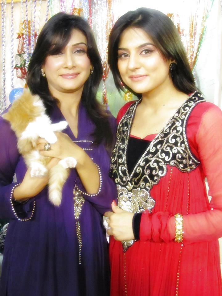 24P Pakistani Milf Shazia for big black cocks and cumshots