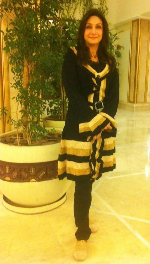 24P Pakistani Milf Shazia for big black cocks and cumshots
