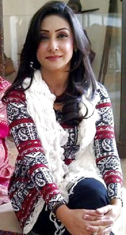 24P Pakistani Milf Shazia for big black cocks and cumshots