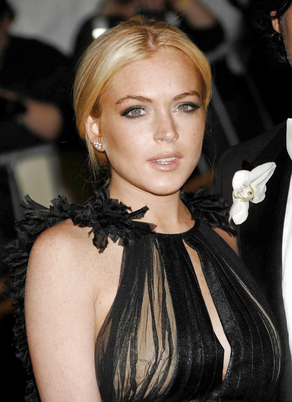 13P Lindsay Lohan ... In Sexy Black Dress
