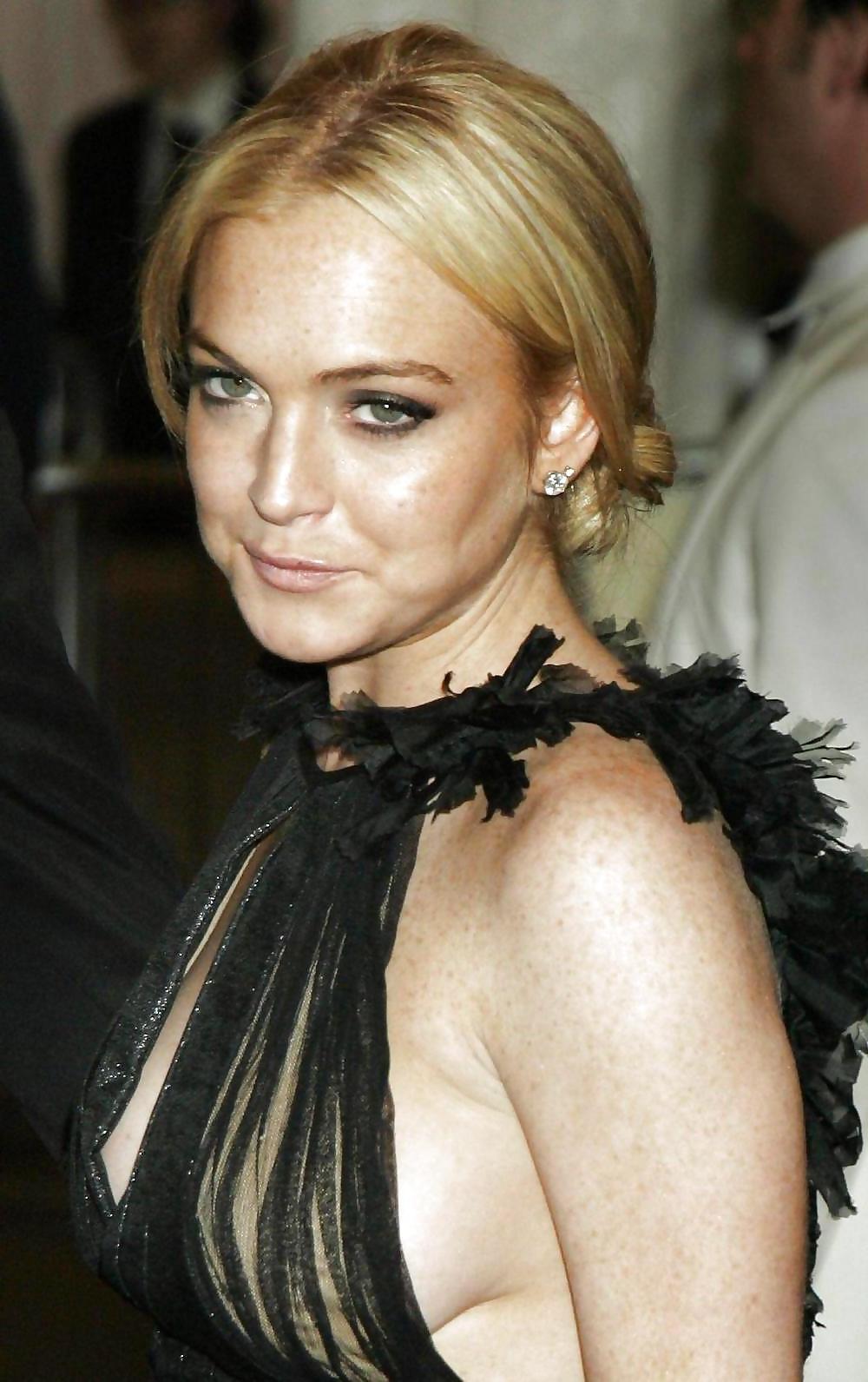13P Lindsay Lohan ... In Sexy Black Dress