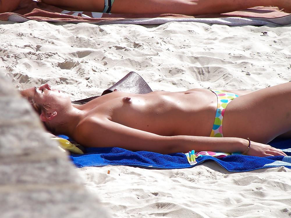 4P Sunny september on french beach2