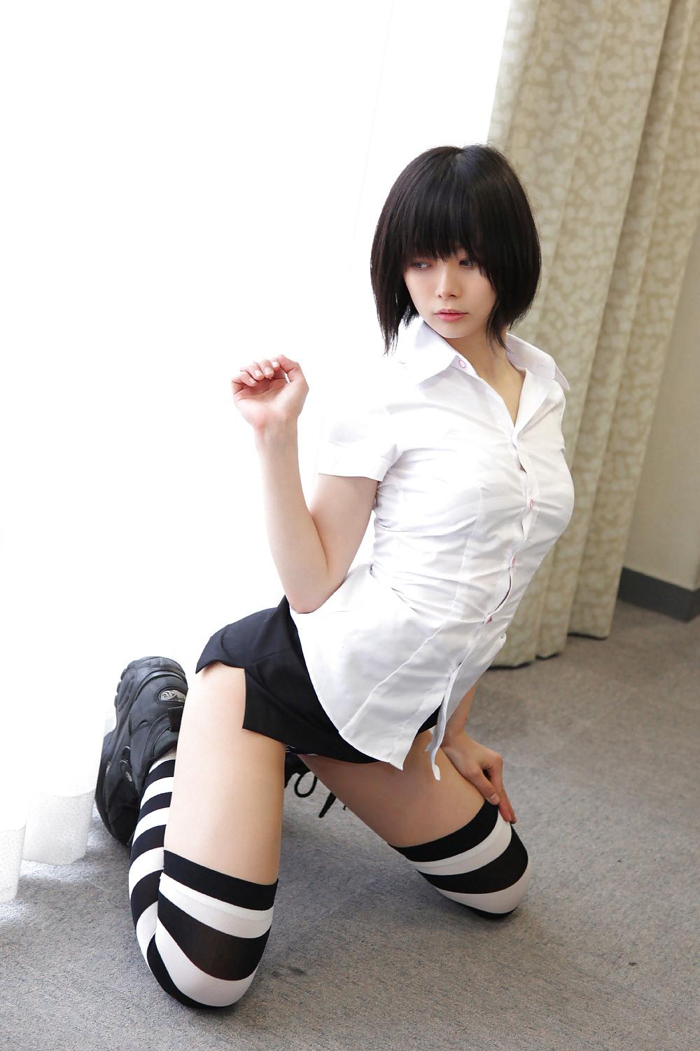 19P Sexy Japanese Cosplay Girls