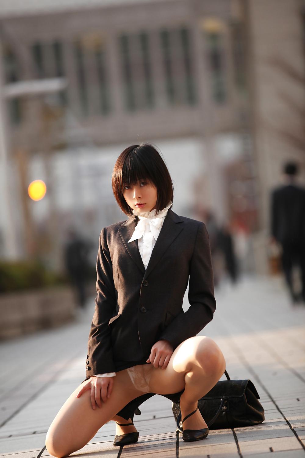 19P Sexy Japanese Cosplay Girls