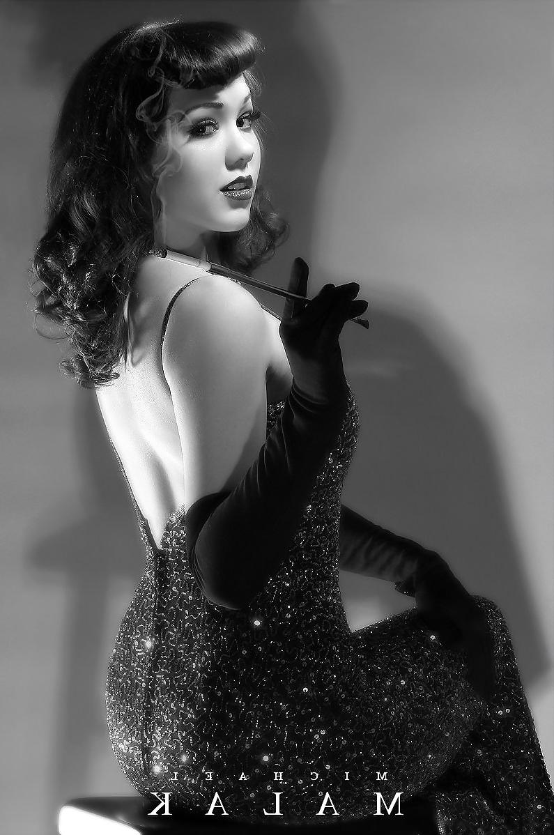 21P Claire Sinclaire Pin up beauty