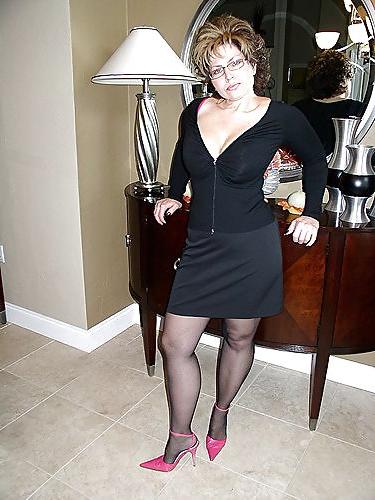 11P Sexy Thick Milf  (non nude)