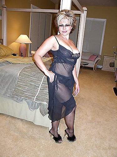 11P Sexy Thick Milf  (non nude)