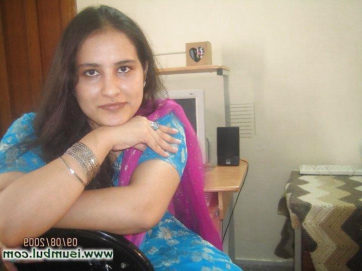 20P Beautiful Pakistani Village Girl Javeria