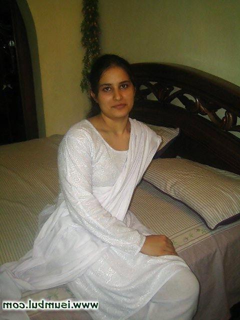 20P Beautiful Pakistani Village Girl Javeria