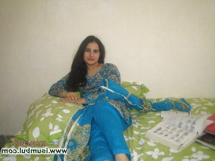 20P Beautiful Pakistani Village Girl Javeria