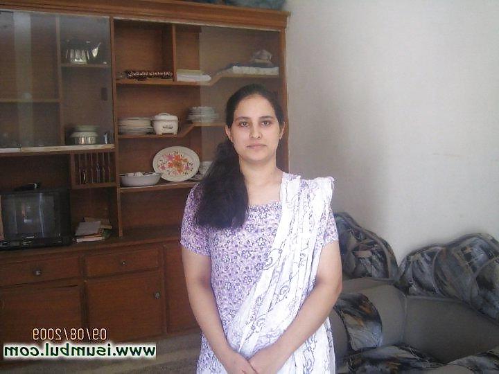 20P Beautiful Pakistani Village Girl Javeria