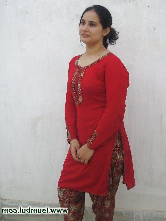 20P Beautiful Pakistani Village Girl Javeria