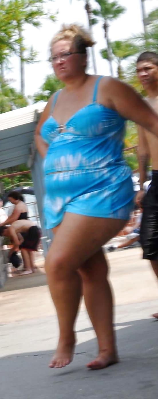 11P Thick MILF in SwimSuit