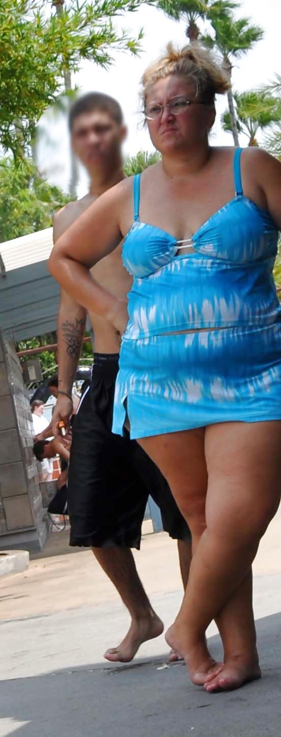 11P Thick MILF in SwimSuit