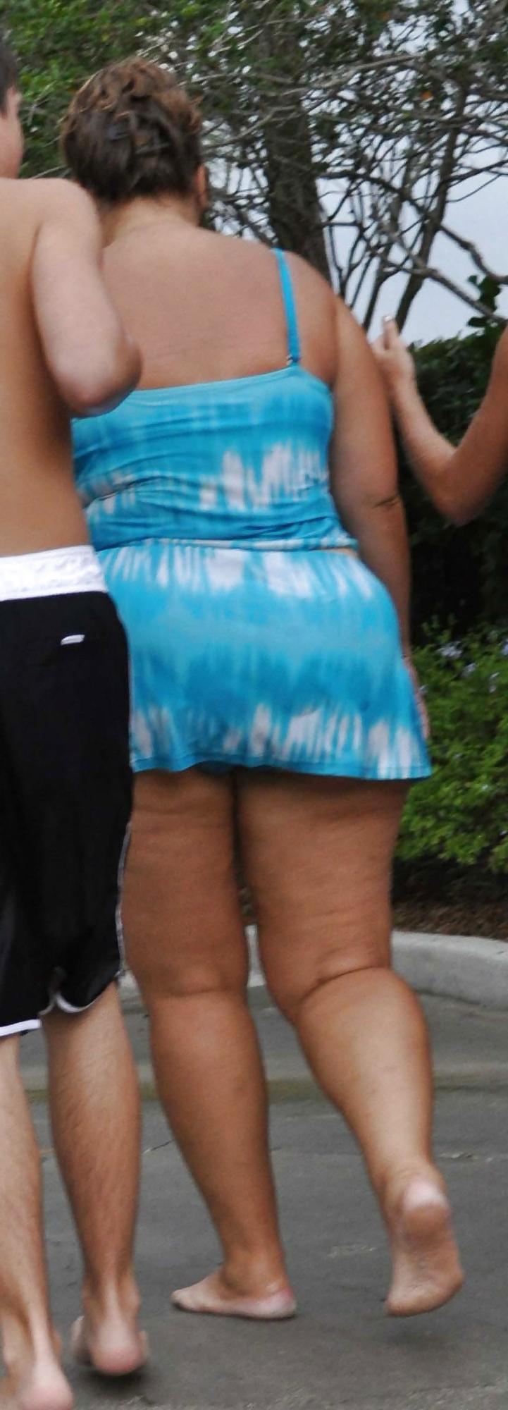 11P Thick MILF in SwimSuit