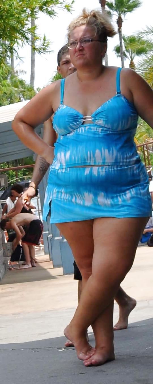11P Thick MILF in SwimSuit