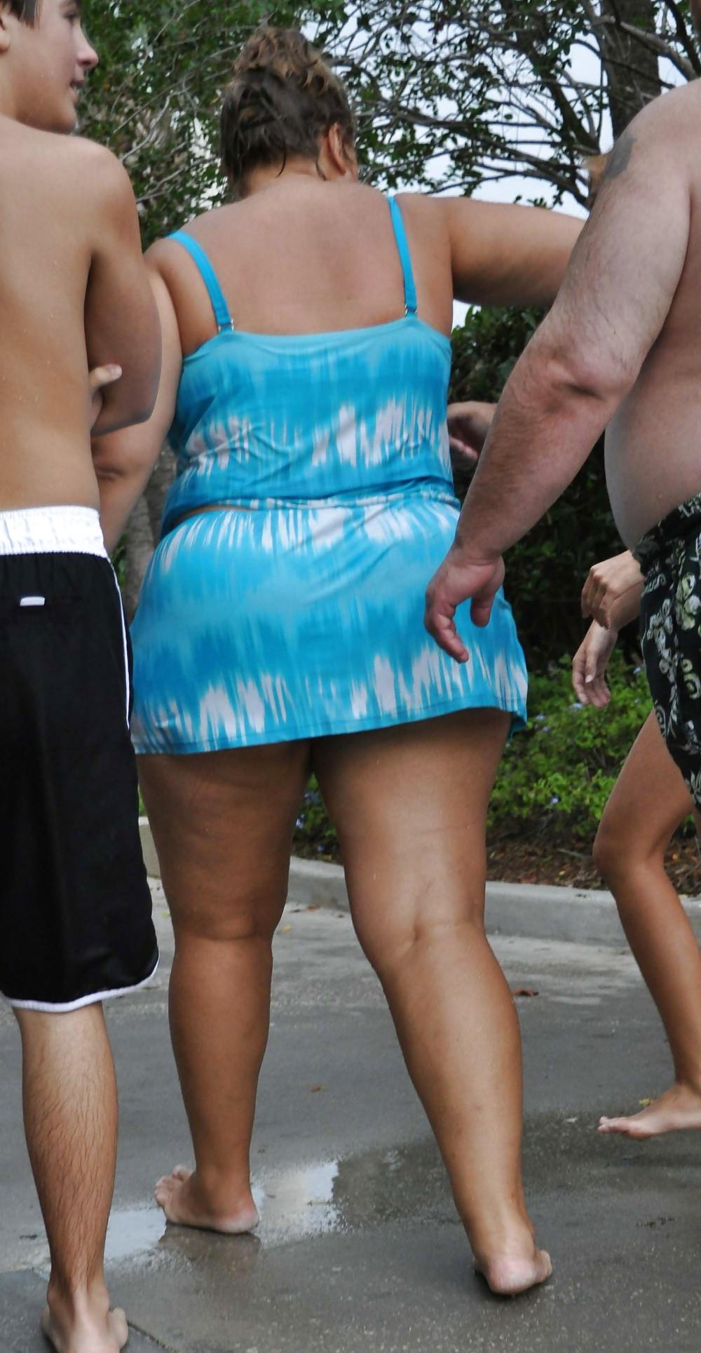 11P Thick MILF in SwimSuit