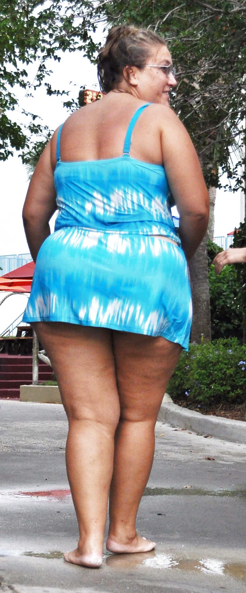 11P Thick MILF in SwimSuit